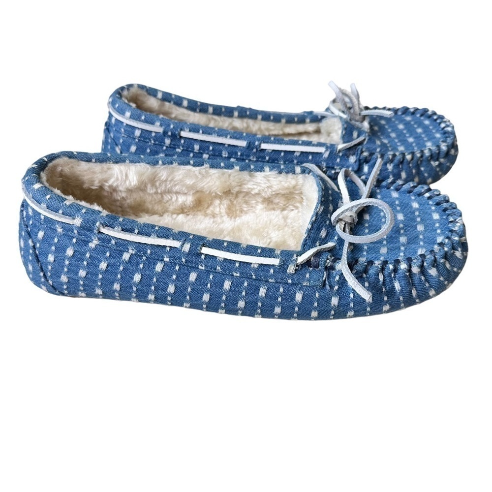 Minnetonka Women’s Blue Denim Moccasins. Size 11 W